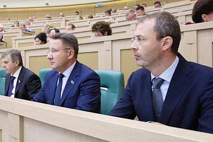 СЕНАТОРЫ ВКЛЮЧИЛИСЬ В ДИАЛОГ