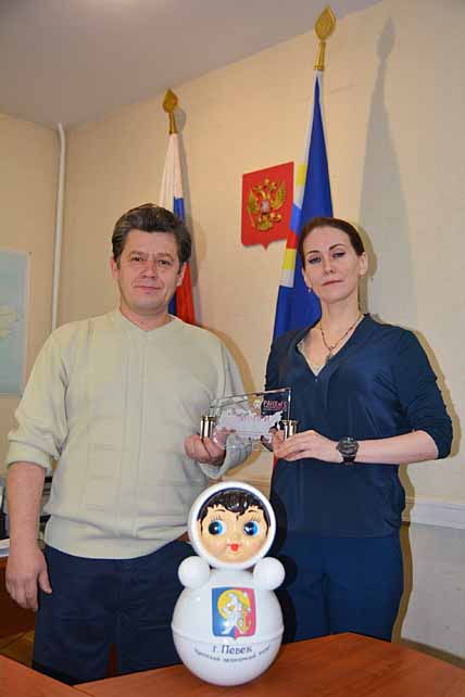 Глава городского округа Певек Николай Леванов и его заместитель Ольга Головачёва вернулись из Москвы с Гран-при за план комплексного развития самого северного города России. Фото: ГРИГОРИЙ СУГРОБОВ