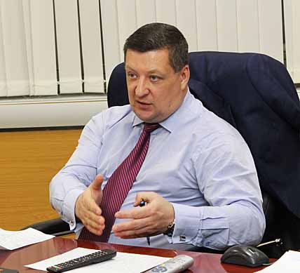 Илья Давиденко: «Индивидуальное жилищное строительство – одна из форм поддержки многодетных семей».ФОТО: МИХАИЛ ГЕРМАШОВ Илья Давиденко: «Индивидуальное жилищное строительство – одна из форм поддержки многодетных семей».ФОТО: МИХАИЛ ГЕРМАШОВ