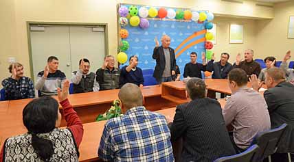 Выборы Совета регионального некоммерческого партнёрства «Союз морских зверобоев» проводились абсолютно независимо – делегаты сами выдвигали, обсуждали и утверждали кандидатуры. ФОТО: ПАВЕЛ КОШЕЛЕНКО, PROCHUKOTKU.RU Выборы Совета регионального некоммерческого партнёрства «Союз морских зверобоев» проводились абсолютно независимо – делегаты сами выдвигали, обсуждали и утверждали кандидатуры. ФОТО: ПАВЕЛ КОШЕЛЕНКО, PROCHUKOTKU.RU