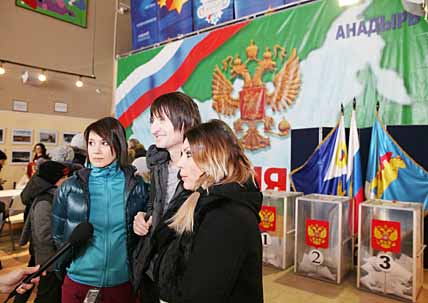 Перед концертом музыканты успели проголосовать на выборах Президента РФ на участке № 2. Перед концертом музыканты успели проголосовать на выборах Президента РФ на участке № 2.
