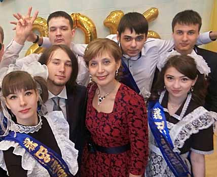 Ильмира Римовна Габидуллина работает в анадырской школе учителем химии с 2005 года. Окончила Казанский государственный университет имени В. И. Ульянова-Ленина, по специальности «Химия», квалификация «Химик. Преподаватель химии». Замужем, воспитывает троих сыновей-школьников. Ильмира Римовна Габидуллина работает в анадырской школе учителем химии с 2005 года. Окончила Казанский государственный университет имени В. И. Ульянова-Ленина, по специальности «Химия», квалификация «Химик. Преподаватель химии». Замужем, воспитывает троих сыновей-школьников.