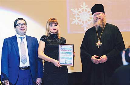 За победу в конкурсе «За нравственный подвиг учителя» награду получила педагог анадырского детсада «Сказка» Варвара Шугина. За победу в конкурсе «За нравственный подвиг учителя» награду получила педагог анадырского детсада «Сказка» Варвара Шугина.