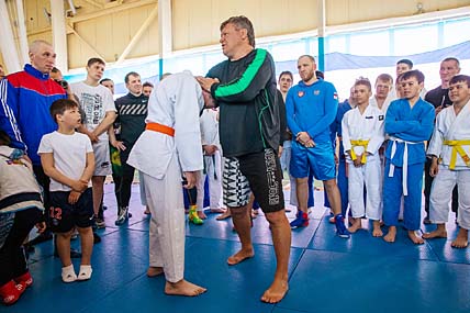 НА ТАТАМИ С ЧЕМПИОНОМ