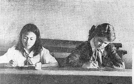 Пионерки-отличницы Айнана и Ира Борисова. «Чукотский полярник» № 104 от 4 сентября 1949 года. Пионерки-отличницы Айнана и Ира Борисова. «Чукотский полярник» № 104 от 4 сентября 1949 года.