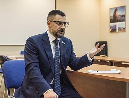 «ТЕРРИТОРИЯ» ОБЪЯСНИЛАСЬ С РЕЗИДЕНТАМИ