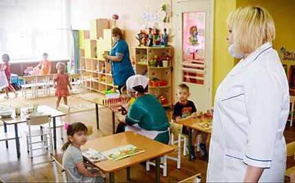 ДЕТСАДЫ УХОДЯТ НА ДЕЖУРСТВО