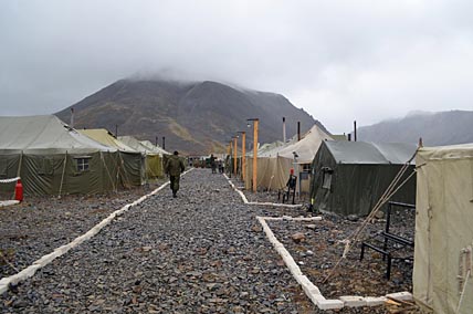 В лагере бригады всё по-военному просто, и царит образцовый порядок. В лагере бригады всё по-военному просто, и царит образцовый порядок.