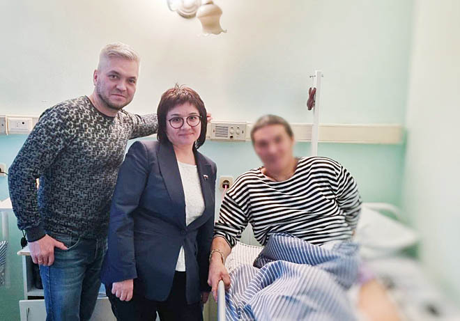 Владислав Набиев, Елена Евтюхова и боец Михаил Т. У Михаила тяжёлая травма, но, несмотря на это, он не теряет бодрого расположения духа, сохраняет оптимизм и чувство юмора. ФОТО: T.ME/NABIEV_87 Владислав Набиев, Елена Евтюхова и боец Михаил Т. У Михаила тяжёлая травма, но, несмотря на это, он не теряет бодрого расположения духа, сохраняет оптимизм и чувство юмора. ФОТО: T.ME/NABIEV_87