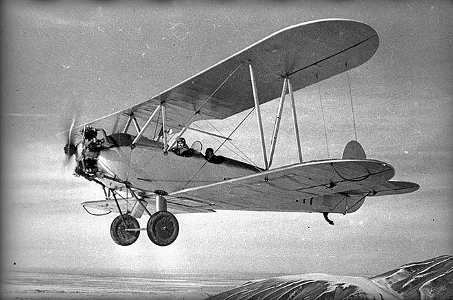 У-2 (с 1944 года По-2) первоначально задумывался как учебно-тренировочный, но его конструкция оказалась столь удачной, что он начал использоваться в различных областях гражданской авиации, а также для военных нужд. За более чем 30 лет эксплуатации советским авиапромом было выпущено свыше 32,6 тысячи машин этого типа. У-2 (с 1944 года По-2) первоначально задумывался как учебно-тренировочный, но его конструкция оказалась столь удачной, что он начал использоваться в различных областях гражданской авиации, а также для военных нужд. За более чем 30 лет эксплуатации советским авиапромом было выпущено свыше 32,6 тысячи машин этого типа.