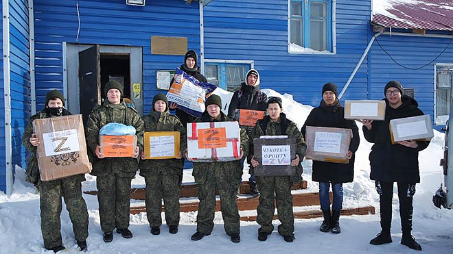 16 марта ребята из Чукотского района отправились из аэропорта Лаврентия в окружную столицу, где передали ценный груз активистам Народного фронта. ФОТО: НАТАЛЬЯ ГРИГОРЬЕВА