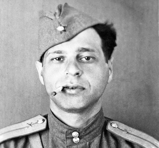 На этой фотографии 1945 года запечатлён лейтенант Борин, который за время Великой Отечественной войны побывал пехотинцем, связистом, командиром отделения полковой разведки, командиром огневого взвода и, наконец, командиром противотанковой батареи. ФОТО: ИЗ АРХИВА МУЗЕЙНОГО ЦЕНТРА «НАСЛЕДИЕ ЧУКОТКИ» На этой фотографии 1945 года запечатлён лейтенант Борин, который за время Великой Отечественной войны побывал пехотинцем, связистом, командиром отделения полковой разведки, командиром огневого взвода и, наконец, командиром противотанковой батареи. ФОТО: ИЗ АРХИВА МУЗЕЙНОГО ЦЕНТРА «НАСЛЕДИЕ ЧУКОТКИ»