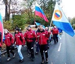 ЧЕМПИОНАТ ЕВРОПЫ ПО БЕССНЕЖНЫМ ДИСЦИПЛИНАМ ЕЗДОВОГО СПОРТА: Россия представила сборную из 10 человек. Максим Тыненеут стал первым и единственным чукотским спортсменом, стартовавшим в летних видах. В настоящее время он сильнейший скутерист в России. Это звание он завоевал, став победителем Международной гонки «Кубок Балтики» в сентябре и Всероссийских соревнований по бесснежным дисциплинам ездового спорта «По следам желтых листьев – 2012» в октябре. ЧЕМПИОНАТ ЕВРОПЫ ПО БЕССНЕЖНЫМ ДИСЦИПЛИНАМ ЕЗДОВОГО СПОРТА: Россия представила сборную из 10 человек. Максим Тыненеут стал первым и единственным чукотским спортсменом, стартовавшим в летних видах. В настоящее время он сильнейший скутерист в России. Это звание он завоевал, став победителем Международной гонки «Кубок Балтики» в сентябре и Всероссийских соревнований по бесснежным дисциплинам ездового спорта «По следам желтых листьев – 2012» в октябре.