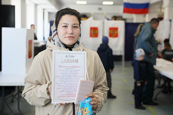 18-летняя Дана Кейнон проголосовала за главу региона в день своего совершеннолетия – 8 сентября. ФОТО: ВАДИМ МАТВЕИЧЕВ 18-летняя Дана Кейнон проголосовала за главу региона в день своего совершеннолетия – 8 сентября. ФОТО: ВАДИМ МАТВЕИЧЕВ