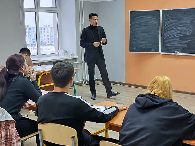 Алексей Сафиуллин после завершения учёбы в Благовещенском педуниверситете всерьёз рассматривает вариант продолжения карьеры в Чукотском полярном техникуме посёлка Эгвекинот. ФОТО: ИЗ АРХИВА ЧУКОТСКОГО ПОЛЯРНОГО ТЕХНИКУМА