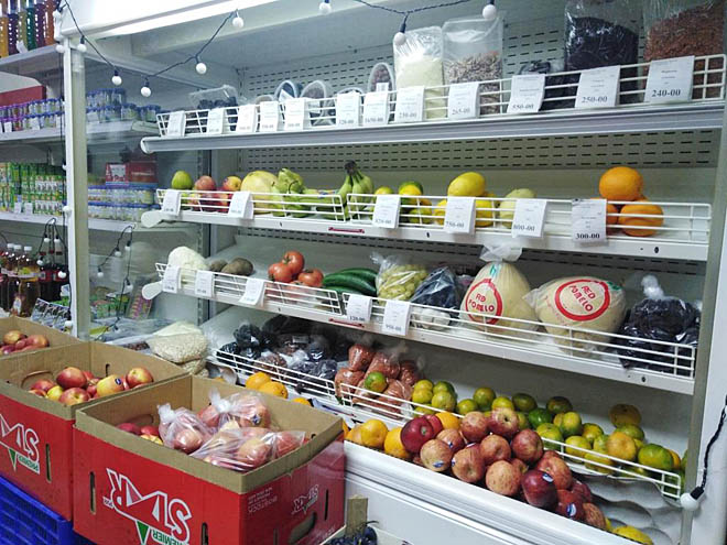 Торговые точки ООО «Берингов пролив» в Чукотском районе пополнились свежими фруктами и овощами. ФОТО: НАТАЛЬЯ ГРИГОРЬЕВА