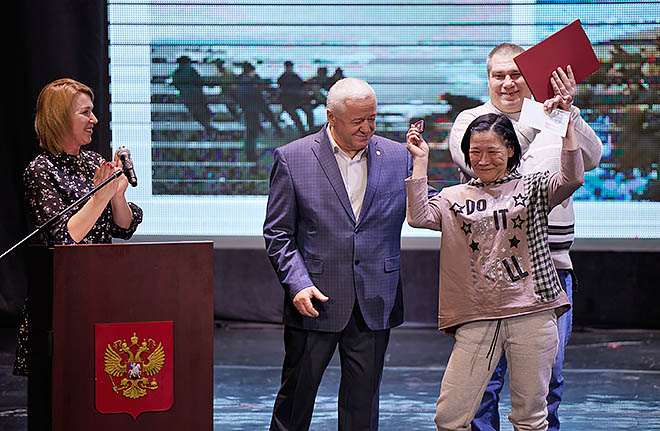 Одной из четырёх женщин, удостоенных звания «Почётный оленевод Чукотского автономного округа», стала оленевод 3 разряда из валькарайского отделения СХП «Пионер» Алина Чайвына. ФОТО: ПРЕСС-СЛУЖБА ПРАВИТЕЛЬСТВА ЧУКОТСКОГО АО Одной из четырёх женщин, удостоенных звания «Почётный оленевод Чукотского автономного округа», стала оленевод 3 разряда из валькарайского отделения СХП «Пионер» Алина Чайвына. ФОТО: ПРЕСС-СЛУЖБА ПРАВИТЕЛЬСТВА ЧУКОТСКОГО АО
