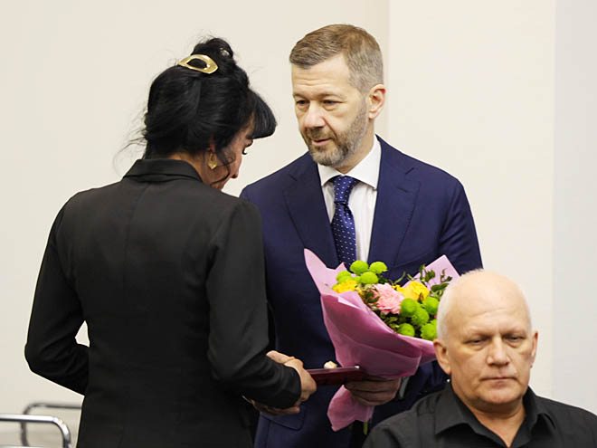Орден Мужества глава региона передал матери героически погибшего Руслана Антонова – Жанне Анатольевне. ФОТО: ПРЕСС-СЛУЖБА ПРАВИТЕЛЬСТВА ЧУКОТСКОГО АО Орден Мужества глава региона передал матери героически погибшего Руслана Антонова – Жанне Анатольевне. ФОТО: ПРЕСС-СЛУЖБА ПРАВИТЕЛЬСТВА ЧУКОТСКОГО АО