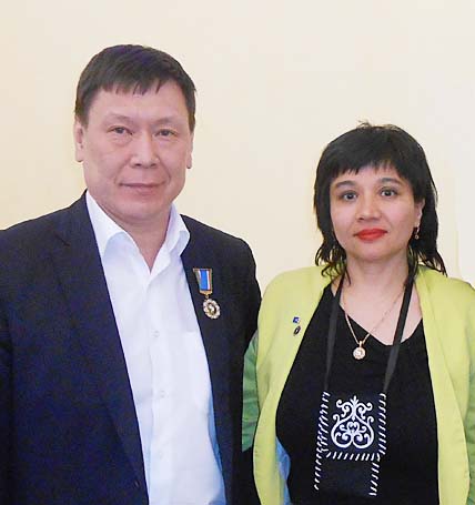 Елена Евтюхова и президент Ассоциации коренных малочисленных народов Севера, Сибири и Дальнего Востока РФ Григорий Ледков. ФОТО: ИЗ АРХИВА ЕЛЕНЫ ЕВТЮХОВОЙ Елена Евтюхова и президент Ассоциации коренных малочисленных народов Севера, Сибири и Дальнего Востока РФ Григорий Ледков. ФОТО: ИЗ АРХИВА ЕЛЕНЫ ЕВТЮХОВОЙ