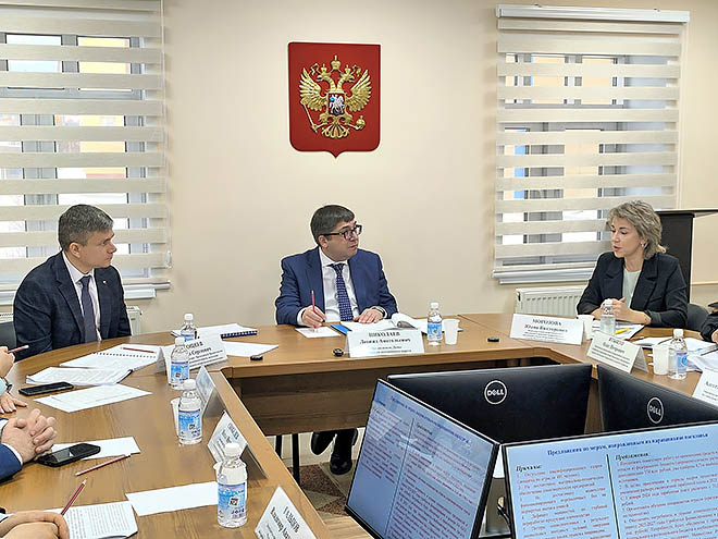 Начальник отдела профессионального образования окружного Департамента образования и науки Юлия Морозова сообщила, что в этом году на базе Чукотского северо-восточного техникума посёлка Провидения впервые начато обучение по программе «оленевод-механизатор». ФОТО: ИЗ АРХИВА ДУМЫ ЧУКОТСКОГО АО