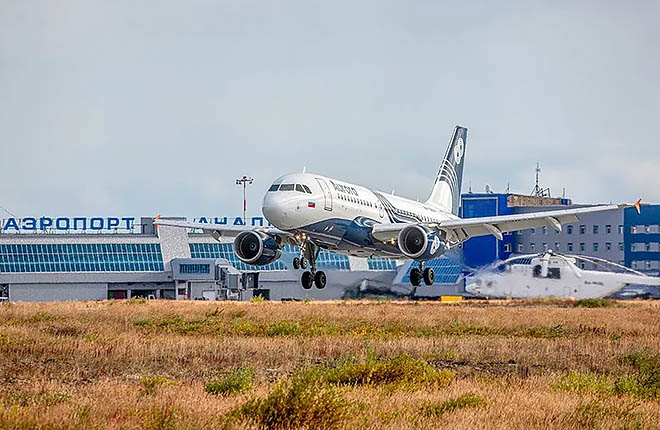 Магистральный cамолет Airbus A319 авиакомпании «Аврора» в международном аэропорту Анадырь (Угольный) им. Ю.С. Рытхэу (Фото: Марина Лысцева / ТАСС) Магистральный cамолет Airbus A319 авиакомпании «Аврора» в международном аэропорту Анадырь (Угольный) им. Ю.С. Рытхэу (Фото: Марина Лысцева / ТАСС)