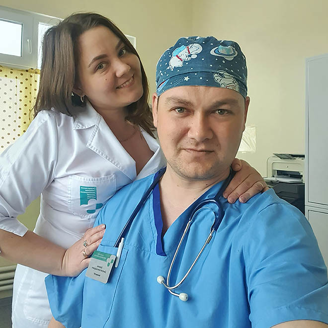 Дмитрий Шевелёв и его супруга Кристина – единственные медики в отдалённом и труднодоступном селе, где, по официальным данным, проживают около 200 человек. Дмитрий Шевелёв и его супруга Кристина – единственные медики в отдалённом и труднодоступном селе, где, по официальным данным, проживают около 200 человек.