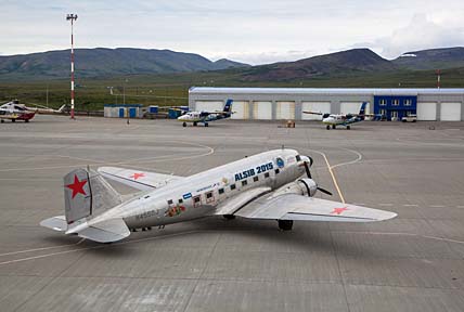 Douglas DC-3 начали свой полёт по АлСибу в американском городе Грейт-Фоллс (штат Монтана) и прошли по маршруту Эдмонтон– Уайтхорс–Фэрбанкс–Ном–Анадырь. Из столицы Чукотки самолёты направились на Магадан. Douglas DC-3 начали свой полёт по АлСибу в американском городе Грейт-Фоллс (штат Монтана) и прошли по маршруту Эдмонтон– Уайтхорс–Фэрбанкс–Ном–Анадырь. Из столицы Чукотки самолёты направились на Магадан.