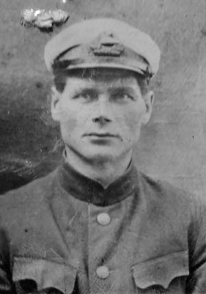 В 1932 году парк Авиаслужбы АО «Комсеверпуть» пополнился гидросамолётом Юнкерс W-33 «СССР Н-5». Эта машина, командиром экипажа которой стал Ян Липп, в отличие от Дорнье «Валь», могла работать круглогодично: в летнюю навигацию – на поплавках, зимой – на лыжах. В 1932 году парк Авиаслужбы АО «Комсеверпуть» пополнился гидросамолётом Юнкерс W-33 «СССР Н-5». Эта машина, командиром экипажа которой стал Ян Липп, в отличие от Дорнье «Валь», могла работать круглогодично: в летнюю навигацию – на поплавках, зимой – на лыжах.