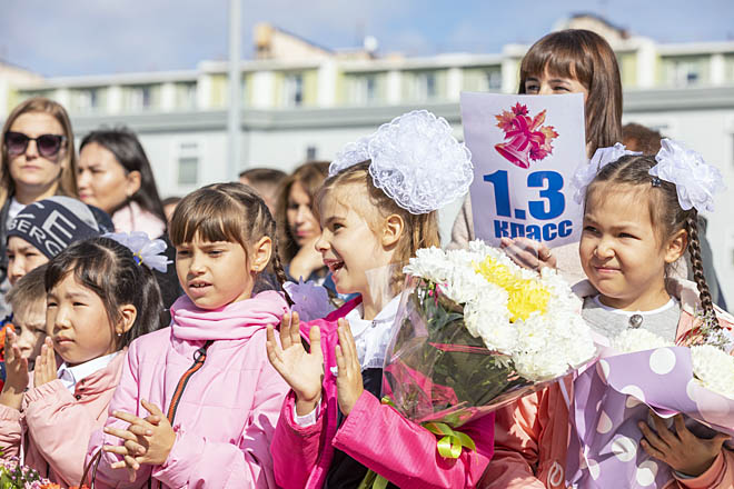 За парты сели все