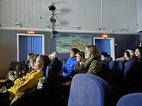 Уличное кино завели под крышу