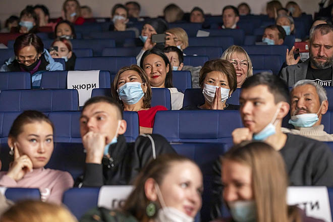 Одним из главных условий проведения кинофестиваля было соблюдение требований Роспотребнадзора в условиях сложной эпидситуации. ФОТО: ВАДИМ МАТВЕИЧЕВ Одним из главных условий проведения кинофестиваля было соблюдение требований Роспотребнадзора в условиях сложной эпидситуации. ФОТО: ВАДИМ МАТВЕИЧЕВ