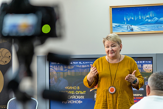 Светлана Солдатова рассказала о том, что способствовало развитию киноиндустрии в Мурманской области, которое тоже началась с фестивального движения. ФОТО: ЗЕМФИРА АЗАМАТОВА Светлана Солдатова рассказала о том, что способствовало развитию киноиндустрии в Мурманской области, которое тоже началась с фестивального движения. ФОТО: ЗЕМФИРА АЗАМАТОВА