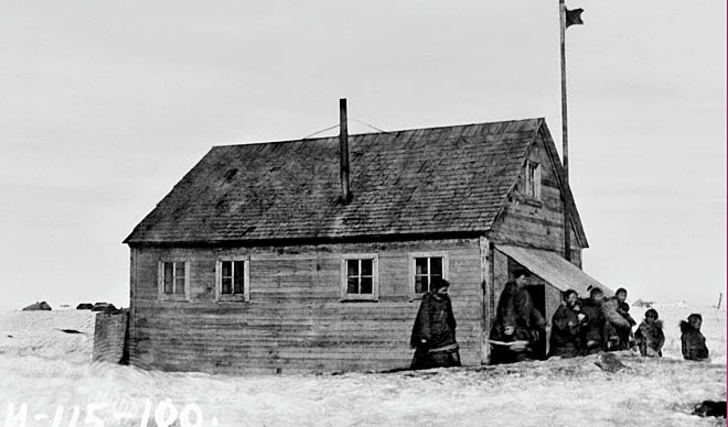 В 1916 году школа, в которой изначально преподавал православный священник, начала работу в эскимосском селе Уназик (Старое Чаплино). Сегодня учебное заведение находится в селе Новое Чаплино, куда эскимосы переехали в 1958 году. В 1916 году школа, в которой изначально преподавал православный священник, начала работу в эскимосском селе Уназик (Старое Чаплино). Сегодня учебное заведение находится в селе Новое Чаплино, куда эскимосы переехали в 1958 году.
