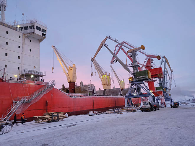 Погрузо-разгрузочные работы в условиях январской навигации прошли в штатном режиме, несмотря на морозы до 30 градусов при имеющемся ветре.