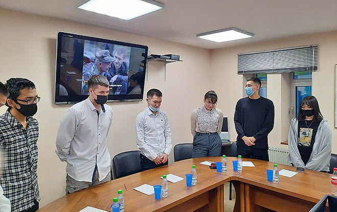 Завершилось заседание Молодёжного дискуссионного клуба минутой молчания в память о российских воинах, погибших в ходе проведения специальной военной операции. Завершилось заседание Молодёжного дискуссионного клуба минутой молчания в память о российских воинах, погибших в ходе проведения специальной военной операции.