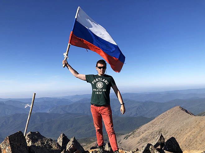 Алексей Кулешов активно путешествует не только по разным странам, но и по регионам России: прошлым летом, например, он взошёл на гору Борус в Хакасии.  ФОТО: ИЗ АРХИВА АЛЕКСЕЯ КУЛЕШОВА