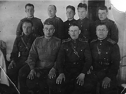 Начальник аэропорта Анадырь Серафим Иванов (сидит второй справа) был награждён орденом Отечественной войны 1 степени за образцово проведённую навигацию 1945 года. Начальник аэропорта Анадырь Серафим Иванов (сидит второй справа) был награждён орденом Отечественной войны 1 степени за образцово проведённую навигацию 1945 года.