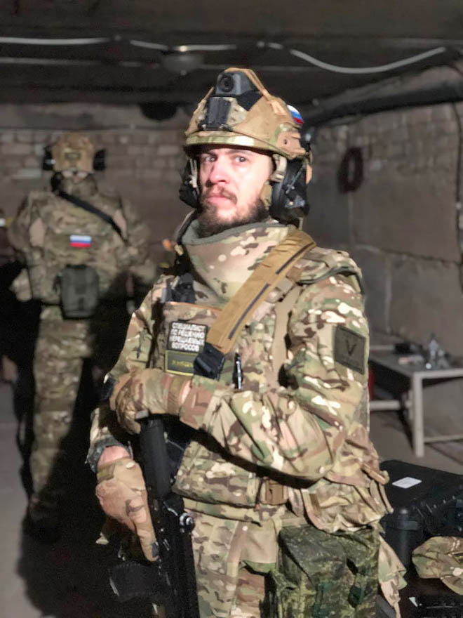 Когда началась специальная военная операция, Павел Бакулин, уже занимавший должность заместителя директора КРДВ Чукотка, не остался в стороне и в августе 2023 года добровольцем отправился в зону боевых действий. Когда началась специальная военная операция, Павел Бакулин, уже занимавший должность заместителя директора КРДВ Чукотка, не остался в стороне и в августе 2023 года добровольцем отправился в зону боевых действий.