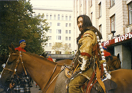 В сентябре 1997 года Василий Кевкей в составе ансамбля «Эргырон» участвовал в дефиле ансамблей в честь 850-летнего юбилея Москвы. ФОТО: ИЗ АРХИВА ВАСИЛИЯ КЕВКЕЯ В сентябре 1997 года Василий Кевкей в составе ансамбля «Эргырон» участвовал в дефиле ансамблей в честь 850-летнего юбилея Москвы. ФОТО: ИЗ АРХИВА ВАСИЛИЯ КЕВКЕЯ