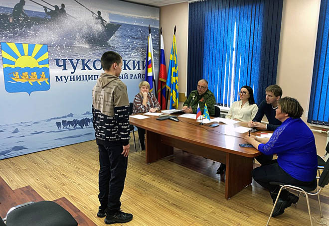 На комиссии, председателем которой является глава Чукотского района Лариса Юрочко, призывники проходят профессиональный психологический отбор и медицинское освидетельствование. ФОТО: НАТАЛЬЯ ГРИГОРЬЕВА На комиссии, председателем которой является глава Чукотского района Лариса Юрочко, призывники проходят профессиональный психологический отбор и медицинское освидетельствование. ФОТО: НАТАЛЬЯ ГРИГОРЬЕВА