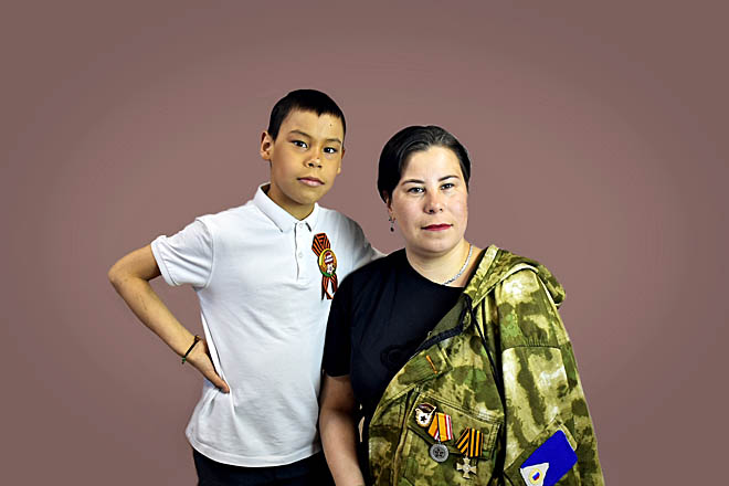 Семья Героя: жена Юлия Тынетиркина с сыном Олегом. 