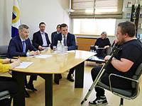 Губернатор принял лично
