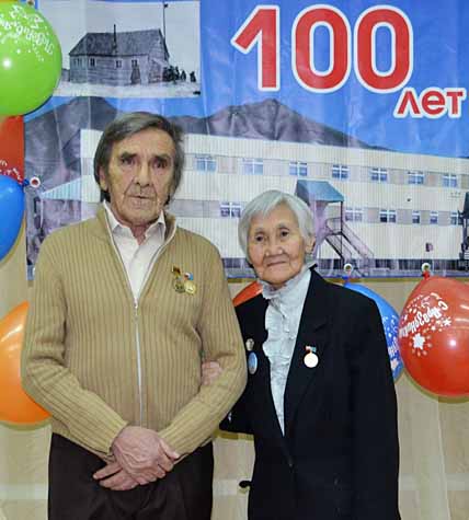 педагоги-ветераны: учитель математики Леонид Иванович Веретельников и Людмила Ивановна Айнана. ФОТО: СВЕТЛАНА МУСИЯКА педагоги-ветераны: учитель математики Леонид Иванович Веретельников и Людмила Ивановна Айнана. ФОТО: СВЕТЛАНА МУСИЯКА