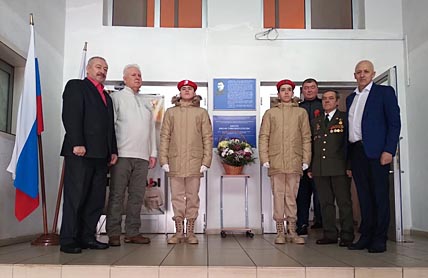 ПОЧТИЛИ ПАМЯТЬ, ВОЗЛОЖИВ ЦВЕТЫ