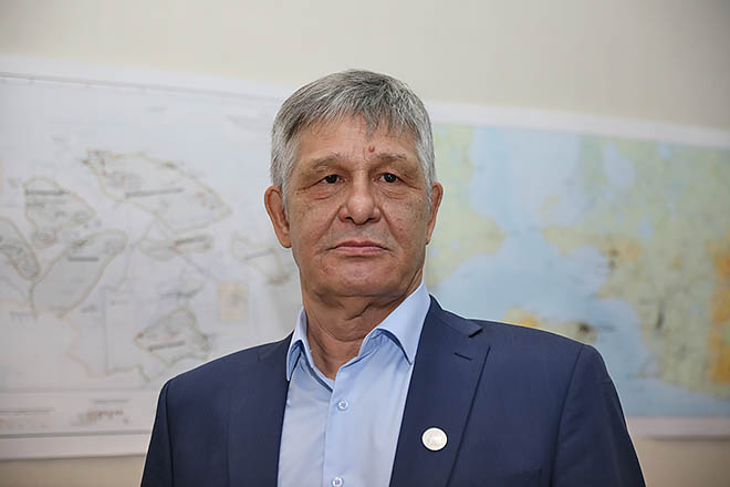 Анатолий Огородников рассказал, что работы на Совином были остановлены в 1992 году на фоне общего экономического кризиса в стране. Интерес к месторождению вновь появился в 2006 году, однако тогда его разработка была признана нерентабельной из-за низких цен на золото. Вновь внимание Совиное привлекло только в 20-х годах. ФОТО: ВАДИМ МАТВЕИЧЕВ Анатолий Огородников рассказал, что работы на Совином были остановлены в 1992 году на фоне общего экономического кризиса в стране. Интерес к месторождению вновь появился в 2006 году, однако тогда его разработка была признана нерентабельной из-за низких цен на золото. Вновь внимание Совиное привлекло только в 20-х годах. ФОТО: ВАДИМ МАТВЕИЧЕВ