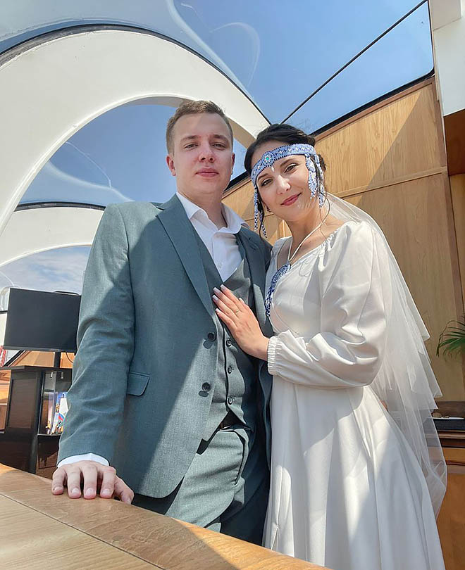 Билибинцы Максим Зубов и Анастасия Кошелева связали себя узами брака в День семьи, любви и верности на Всероссийском свадебном фестивале, прошедшем в столице нашей страны. ФОТО: ИЗ СЕМЕЙНОГО АРХИВА