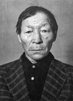 Константин Егорович Ходьяло (1905 – 1985) – основатель уважаемой династии омолонских оленеводов. Он известен не только своими трудовыми достижениями, но и тем, что принял советскую власть, вступил в комсомол и последовательно выступал за создание на Колыме и Чукотке колхозов и совхозов. Константин Егорович Ходьяло (1905 – 1985) – основатель уважаемой династии омолонских оленеводов. Он известен не только своими трудовыми достижениями, но и тем, что принял советскую власть, вступил в комсомол и последовательно выступал за создание на Колыме и Чукотке колхозов и совхозов.