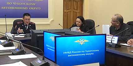 Сенатор Анна Отке поддержала слова Аяса Кандана, подчеркнув, что благодаря сотрудничеству жители Чукотки теперь могут влиять на своих оступившихся земляков и совместно с полицейскими проводить с ними воспитательные работы по предупреждению совершения повторных правонарушений и преступлений. Фото: УПРАВЛЕНИЕ УМВД ПО ЧУКОТСКОМУ АО