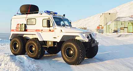 Вездеходный автомобиль скорой медицинской помощи, оснащённый современным оборудованием, заметно облегчил работу медиков. Вездеходный автомобиль скорой медицинской помощи, оснащённый современным оборудованием, заметно облегчил работу медиков.