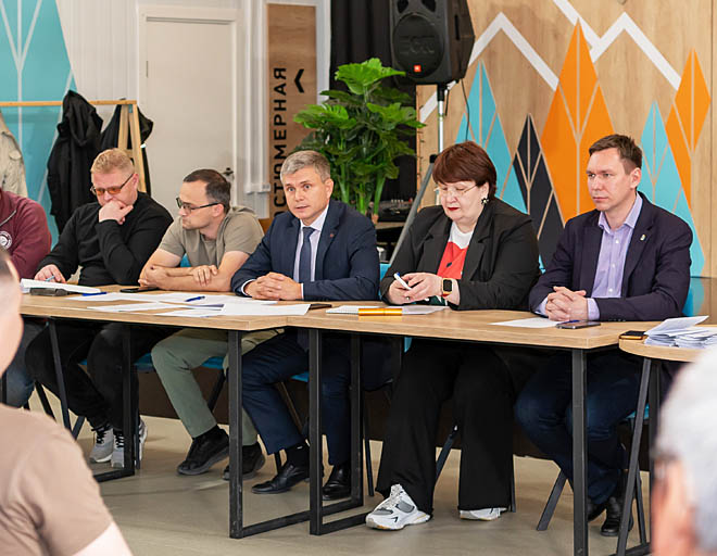 Павел Кощеев заверил, что Департамент сельского хозяйства и продовольствия будет еженедельно собирать рабочие группы для решения вопросов традиционного рыболовства. ФОТО: ЗЕМФИРА АЗАМАТОВА Павел Кощеев заверил, что Департамент сельского хозяйства и продовольствия будет еженедельно собирать рабочие группы для решения вопросов традиционного рыболовства. ФОТО: ЗЕМФИРА АЗАМАТОВА